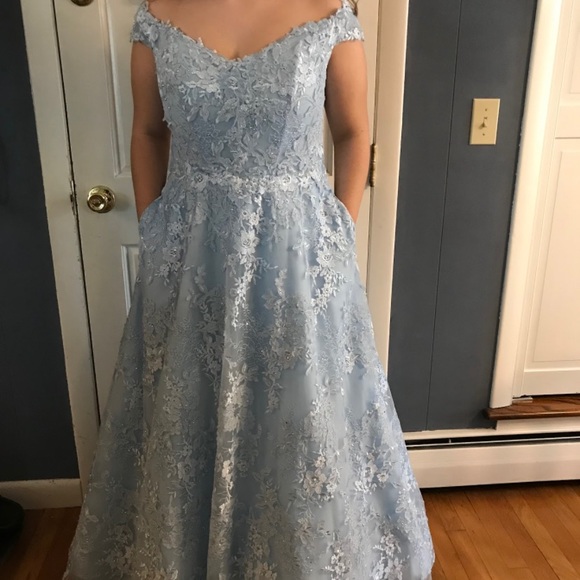 Ellie Wilde Beautiful prom ball gown - Picture 3 of 5